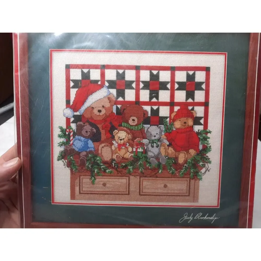 Designs For The Needle Counted Cross Stitch Kit CHRISTMAS TEDDIES 1986